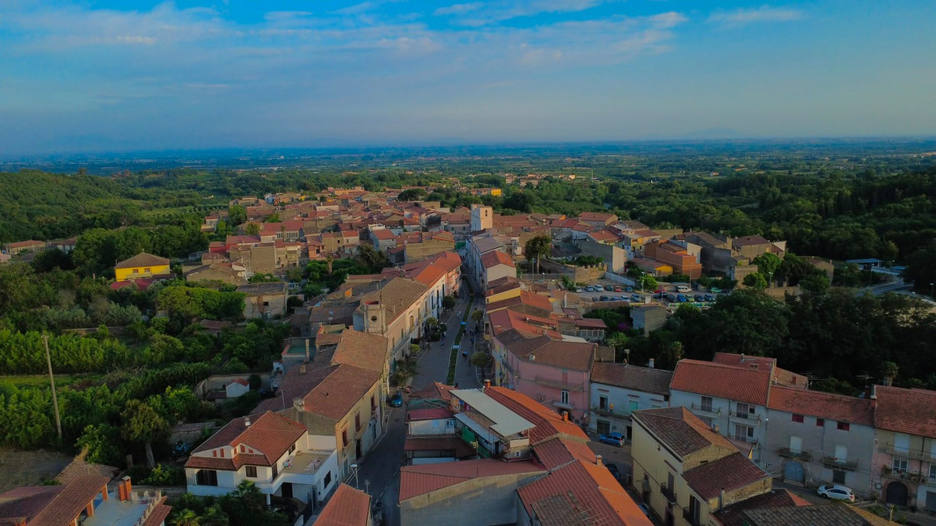 Vista aerea del borgo di Casale di Carinola all'alba